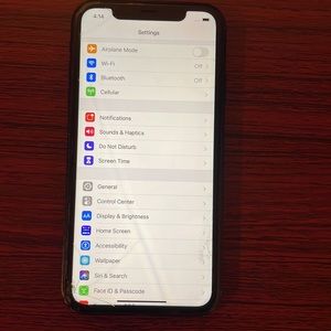 Iphone Xr 64 Gb Unlocked Any Carrier. Everything on the phone works. No issues.